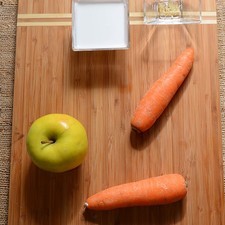 1/4 cucharita de jengibre fresco rallado 1/4 taza de leche de coco 1 pieza de manzana 2 piezas de zanahoria