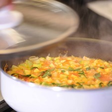 Añadir las espinacas y hervir un par de minutos más para que se incorporen todos los sabores.