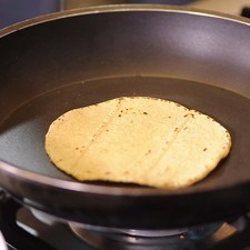 Calentar las tortillas.