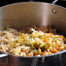 Agregar los vegetales picados finamente, aceitunas y alcaparras. S 8130 1475621060