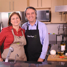 Sonia Ortiz y Ro Camargo, de Los Cheps, programa en YouTube de cocina en torno a dos parejas amantes de la cocina y del vino.