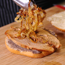 Agregar cebolla caramelizada.