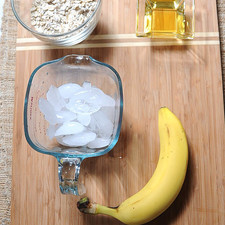 3 cucharadas de miel de agave 1 pieza de plátano 1 taza de hielo 1 taza de hojuelas de avena