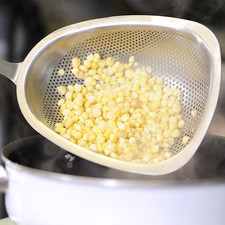 Añadir los granos de elote.