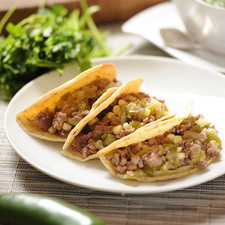 Servir en tacos.