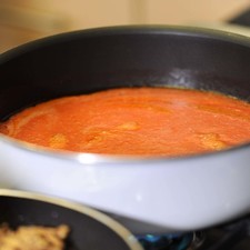 Sofreír la salsa durante 5 minutos.