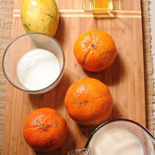 2 cucharadas de miel de agave 1/2 taza de yogur natural 1 taza de leche de vaca 3 piezas de mandarina 1 pieza de mango
