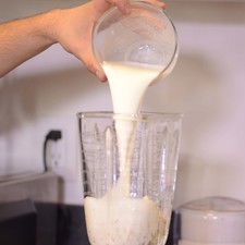 Moler en la licuadora los granos de elote y leche. S 9153 1475618860