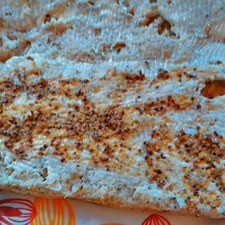 Abre las chapatas, agrega mayonesa y mostaza al gusto y reserva.