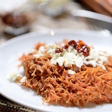Servir con queso espolvoreado, unos trocitos de chipotle.