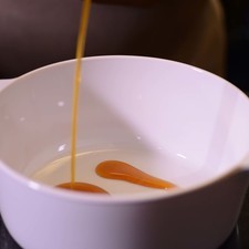 se vacía en un pyrex hondo a cubrir el fondo.