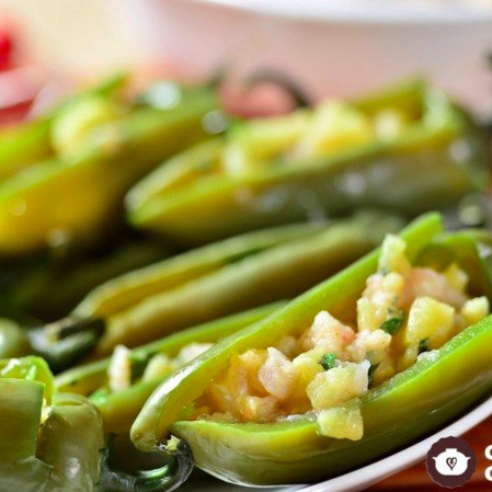 JALAPEÑOS CON CAMARÓN Y PIÑA